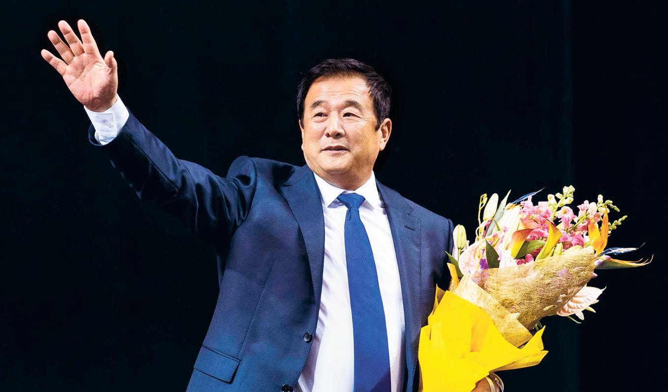 Rus porno video ziyofatda haqiqiy jinsiy aloqa Kokrak qafasi ostidan korinadi