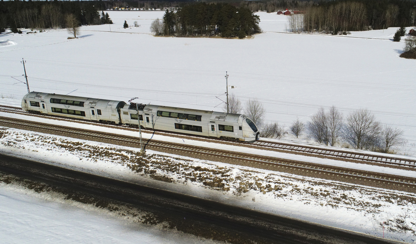Sky Räls Banvall bortspolad – räls hänger i luften