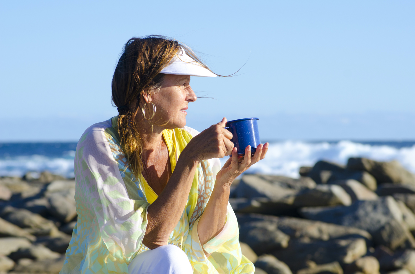 Att länge vara arg och bitter på någon som gjort en illa, leder till stress och sämre mående. När man kan förlåta lättar bördan och vi mår bättre. Genrebild. Foto: Rob Bayer/Shutterstock