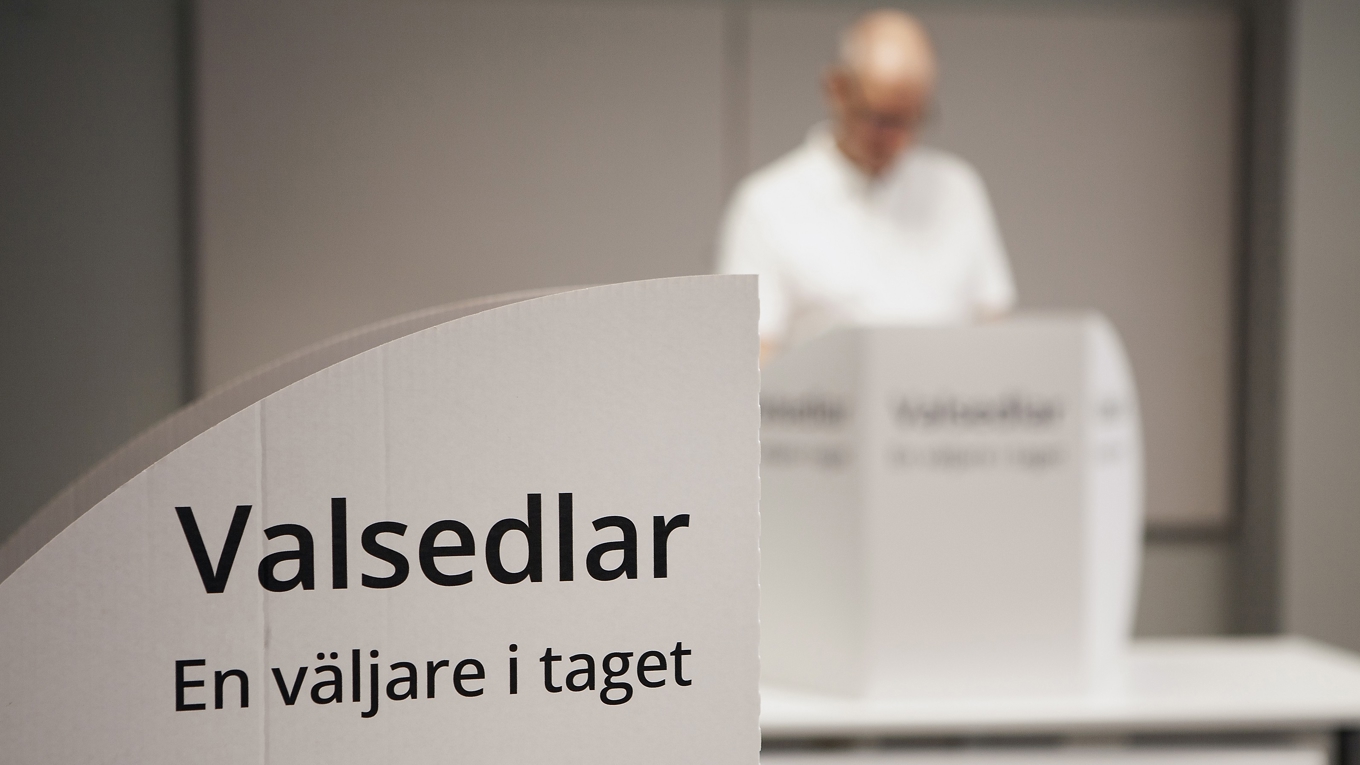 Kommunens försök att få acceptans för vindkraftspark har lett till splittring.