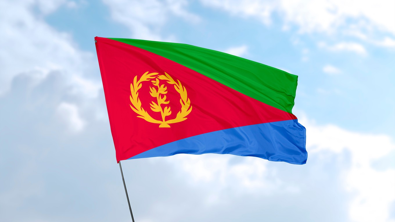 Den eritreanska flaggan vajar i vinden. Foto: Shutterstock